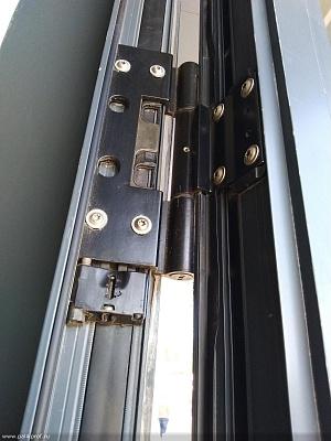 Замена антипаники и петель  «Schuco» в алюминиевых входных дверях «Бизнес Парк G10»